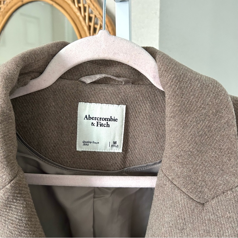 Abercrombie & Fitch / Double-Breasted Wool-Blend Dad Coat in Brown - Picture 4 of 5